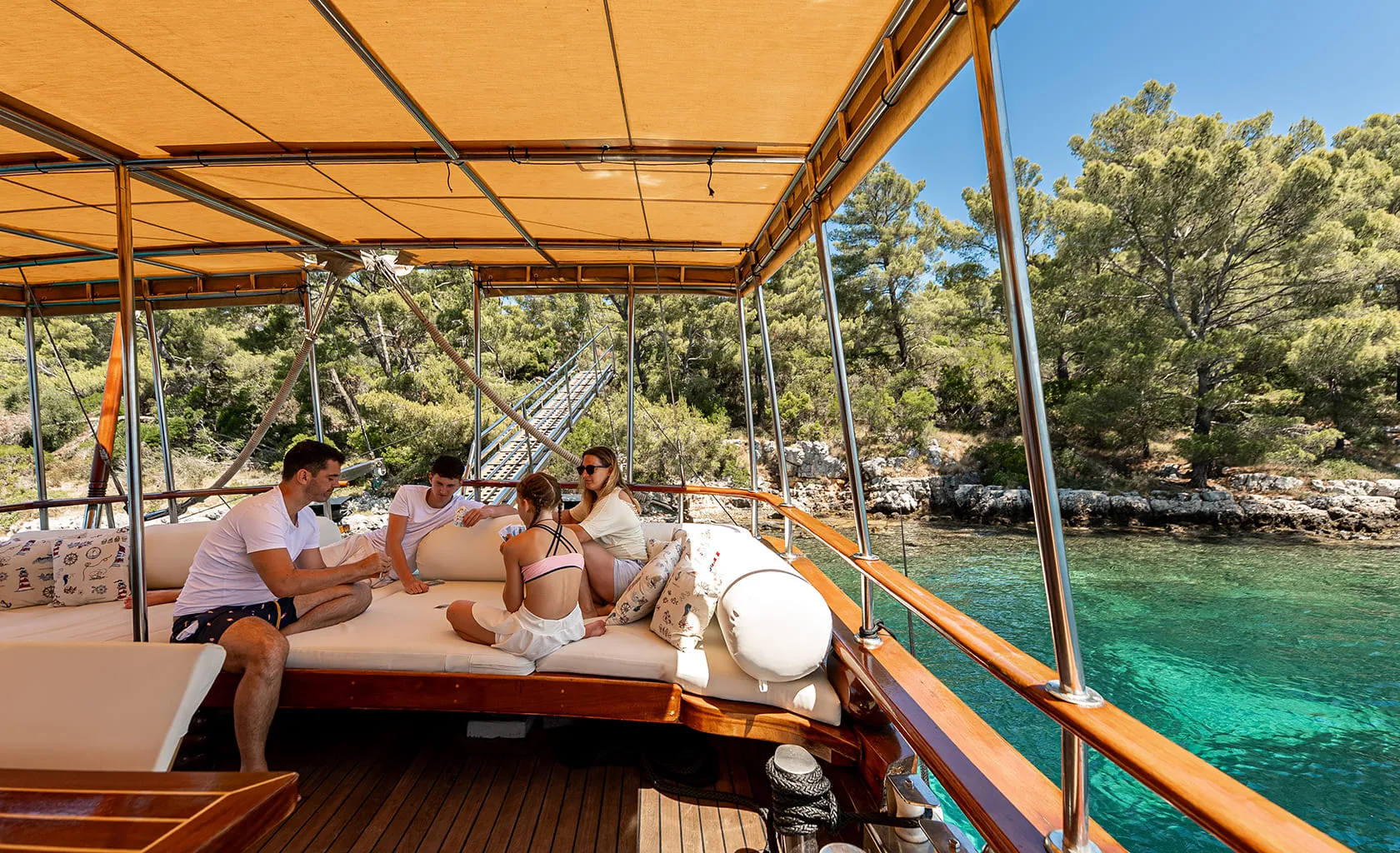 ELEGANZA Aft deck
