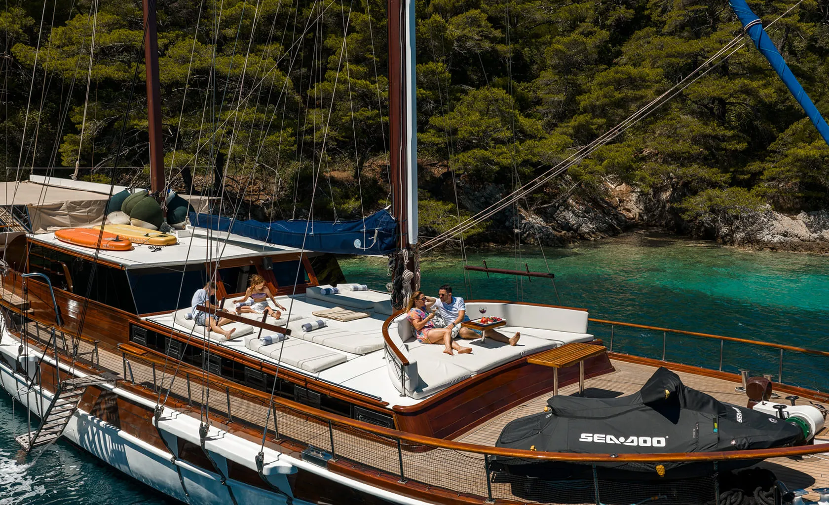 ELEGANZA Sun deck