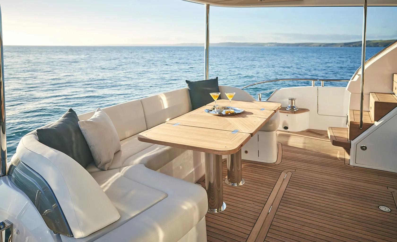 ELIZABETH Aft deck