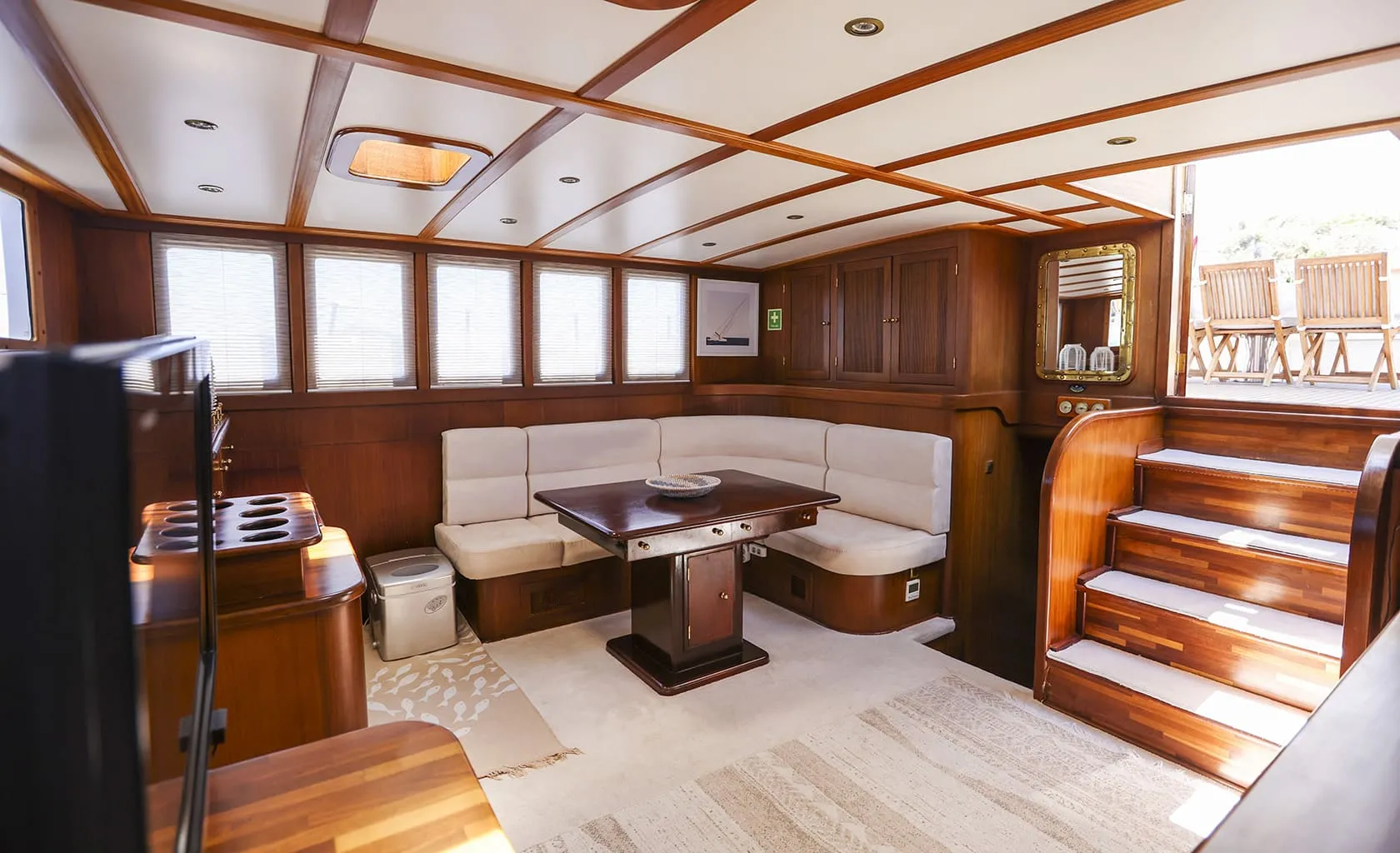 GAZELLA Saloon