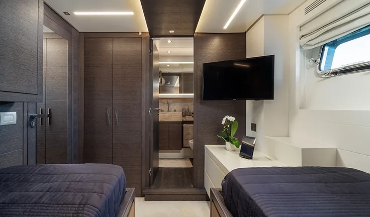 55 FIFTYFIVE Twin cabin