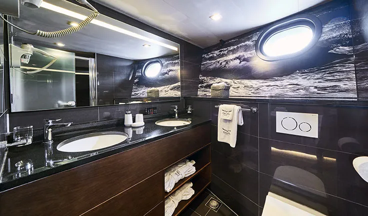 RARA AVIS VIP cabin bathroom