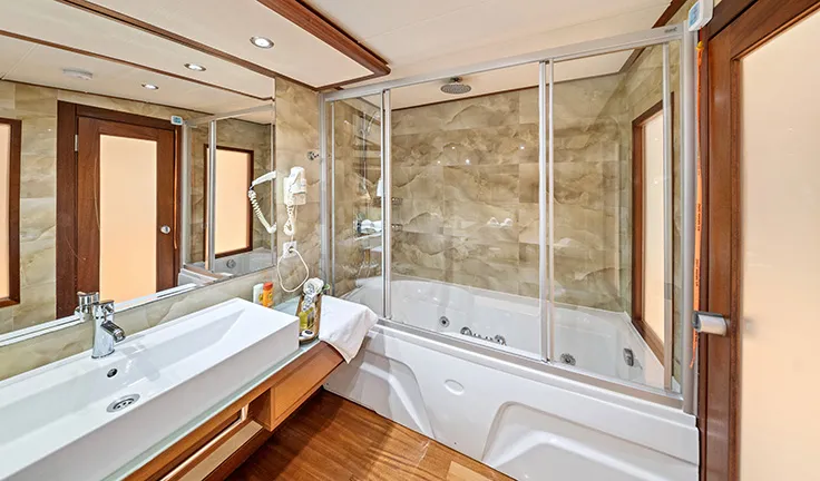 ALESSANDRO I Master suite bathroom