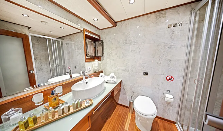 ALESSANDRO I Twin suite bathroom