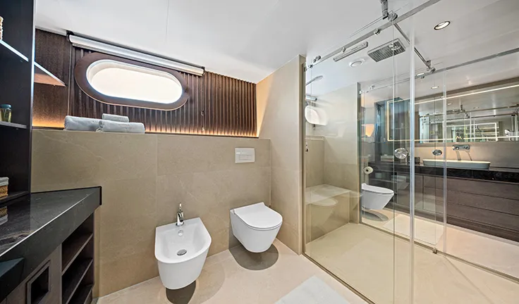 ANIMA MARIS Master cabin bathroom