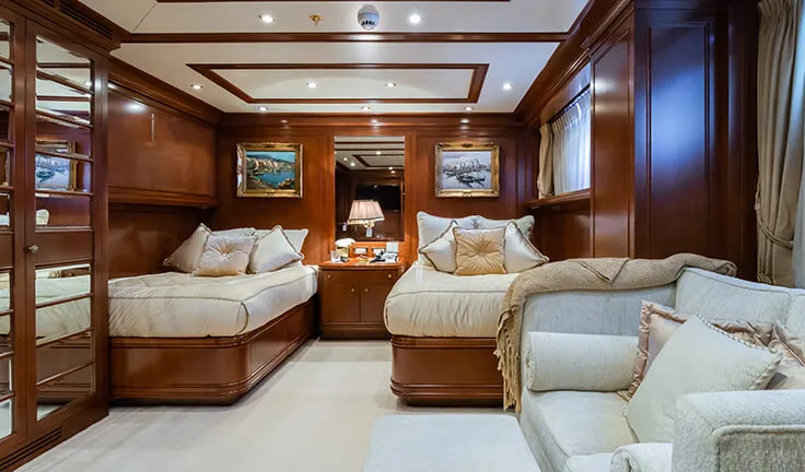 APOGEE Twin cabin