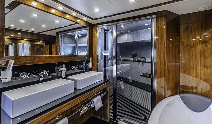 ARAGO Ensuite master stateroom