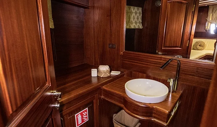 ARIF KAPTAN A Bathroom