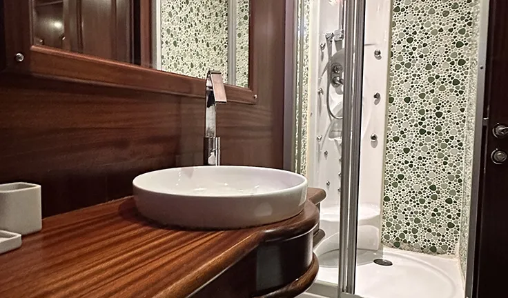ARIF KAPTAN A Bathroom