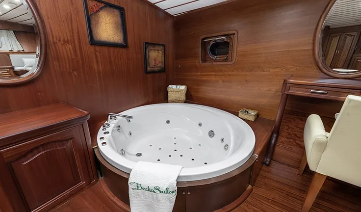 BEDIA SULTAN Master cabin