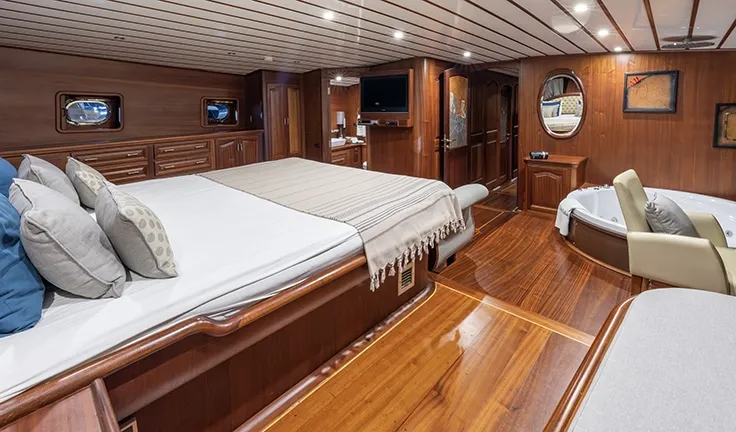 BEDIA SULTAN Master cabin