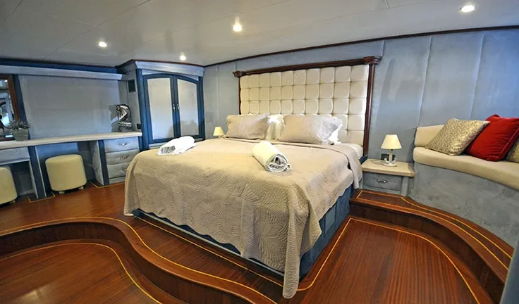 BELLA MARE Master cabin