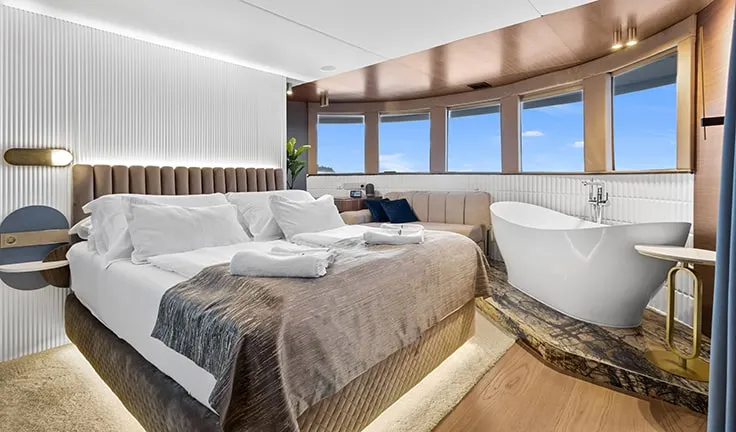 BELLA Master Cabin