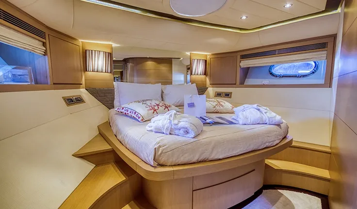 BLUE ANGEL Master cabin
