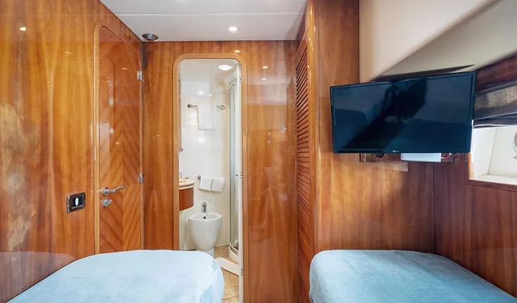 BLUE ICE Twin cabin
