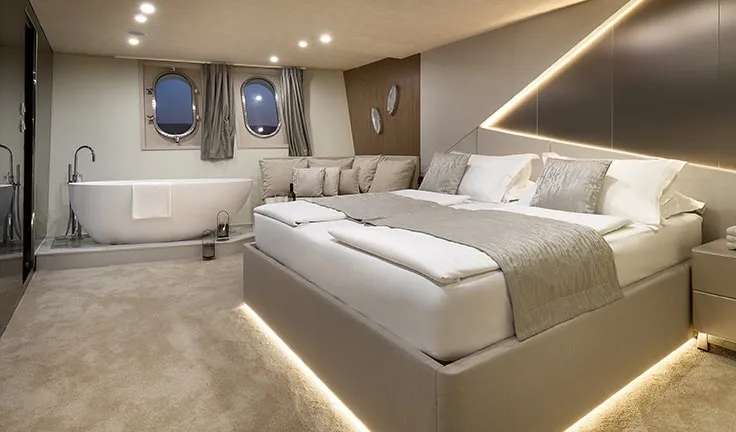 CRISTAL Master cabin