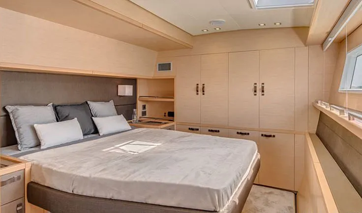CUTE LITTLE CAT Double cabin