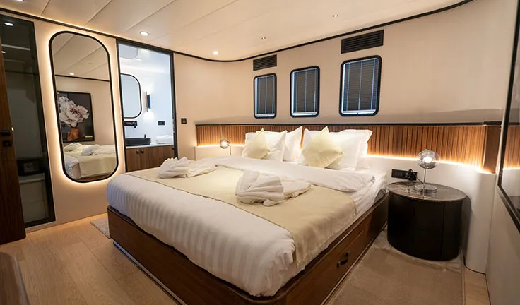DE LOVE Double cabin