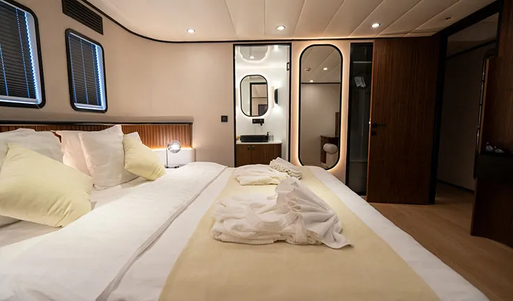 DE LOVE Double cabin