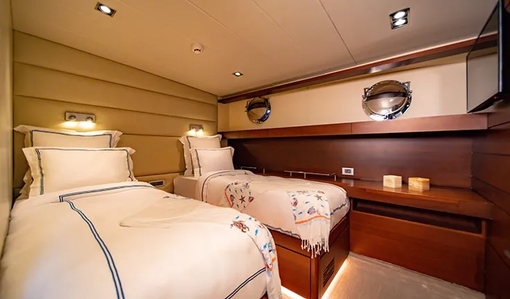 DOUBLE EAGLE Twin cabin