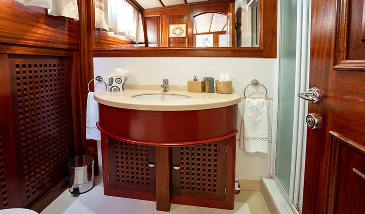 ELIANORA Bathroom