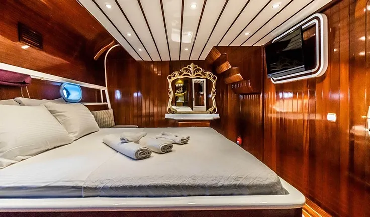 ESMA SULTAN Master cabin