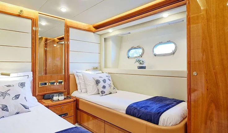 ESTIA YI Twin cabin