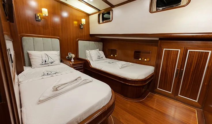 ESTRELLA DE MAR Twin cabin