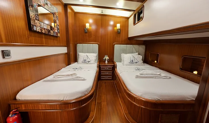 ESTRELLA DE MAR Twin cabin