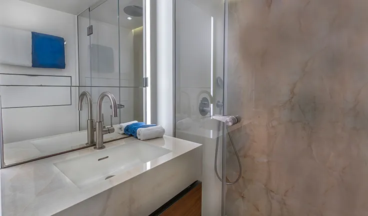FANTASTIC TOO Bathroom