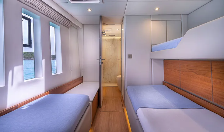FANTASTIC TOO Triple cabin