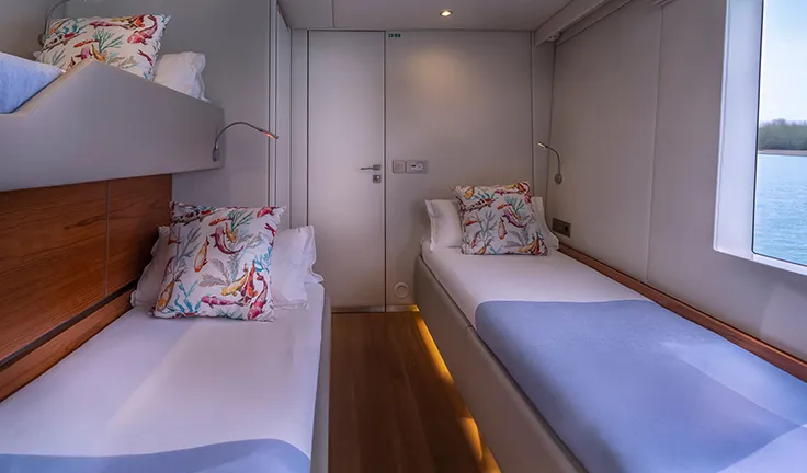 FANTASTIC TOO Triple cabin