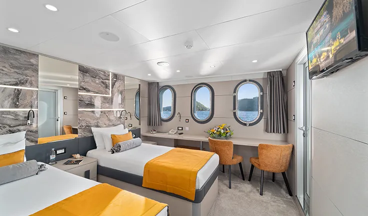 FREEDOM Twin cabin