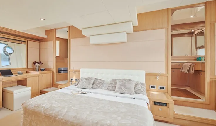 FRIENDS BOAT Master cabin