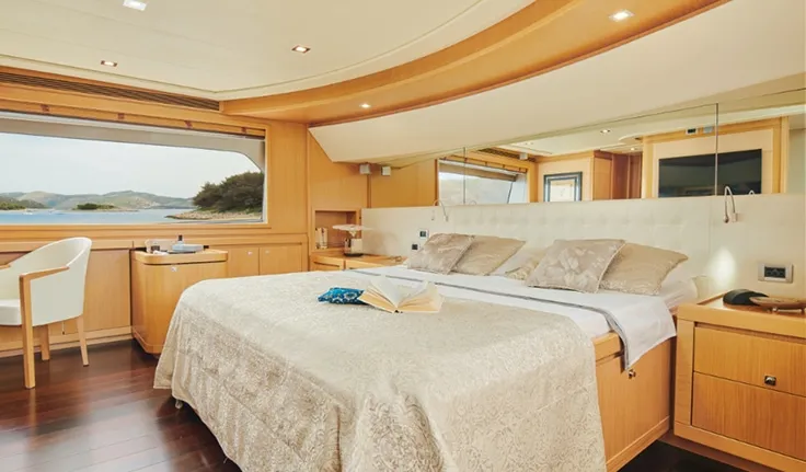 FRIENDS BOAT Master cabin