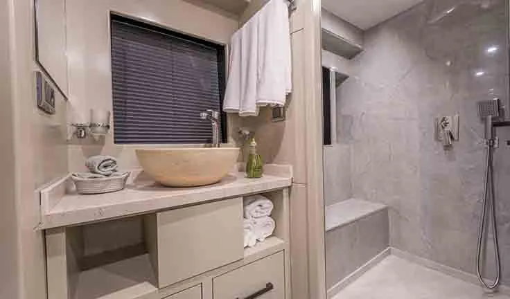 JUNIOR SIMAY Triple stateroom ensuite