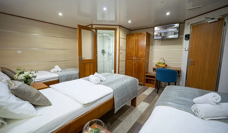 KARIZMA Triple cabin