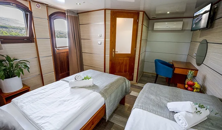 KARIZMA Twin cabin