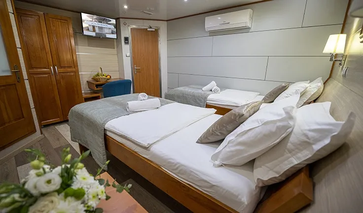 KARIZMA Twin cabin