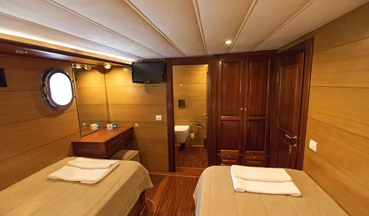 KAYHAN 4 Twin cabin