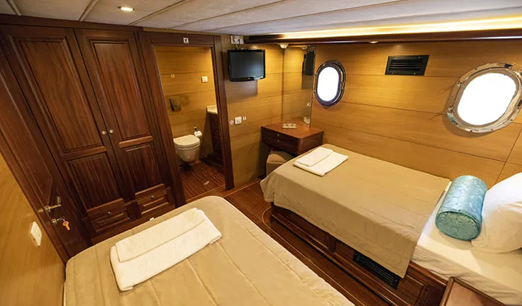 KAYHAN 4 Twin cabin
