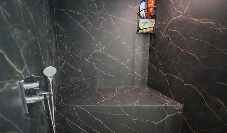 KING OF THE SEA Bathroom