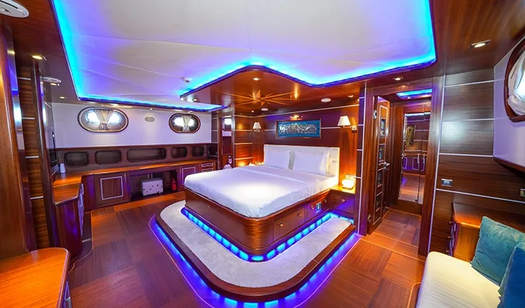 LA BELLA VITA Master cabin