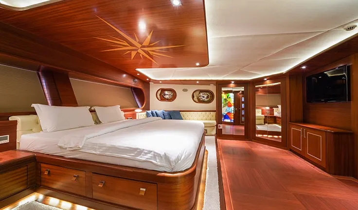 LA BELLA VITA Master cabin