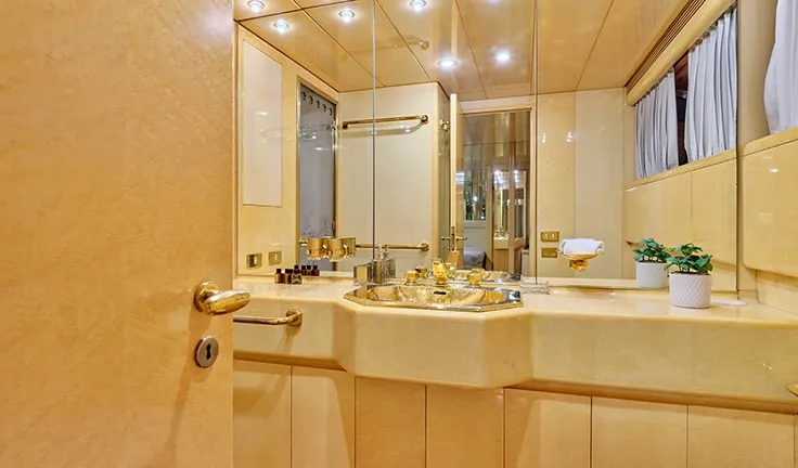 LADY RINA Bathroom