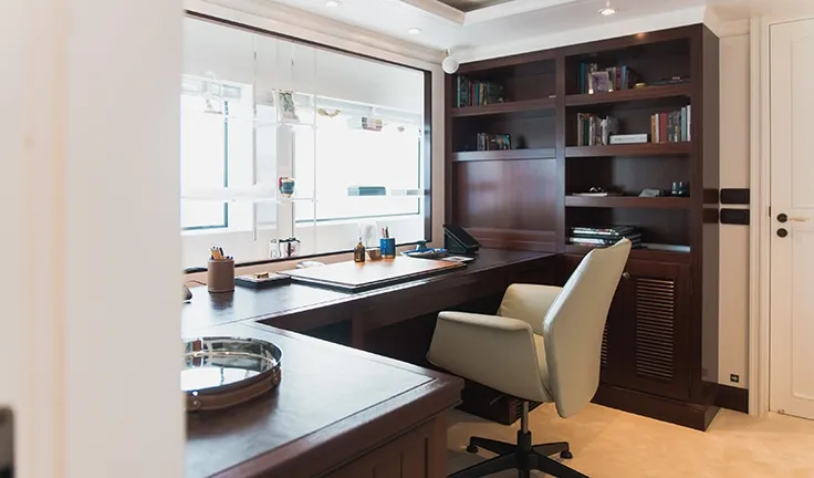 LADY TRUDY Master cabin office