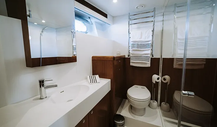 LAS NINAS Bathroom