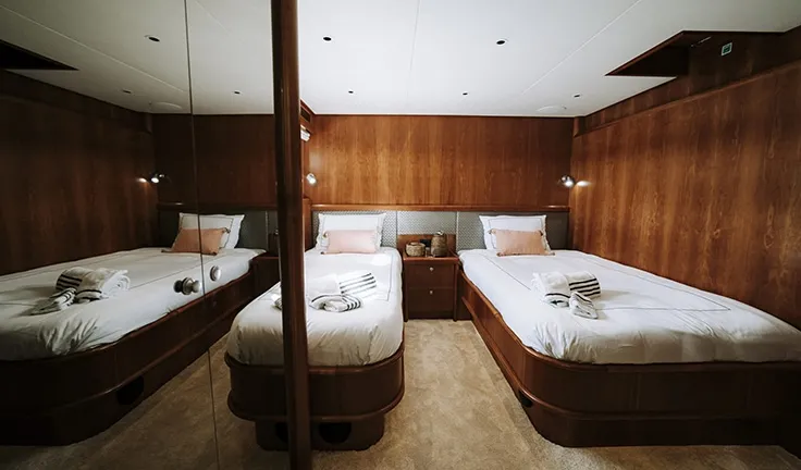 LAS NINAS Twin cabin