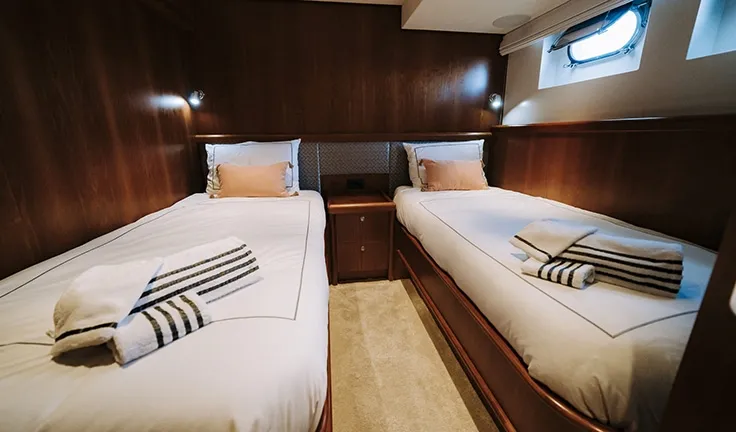 LAS NINAS Twin cabin