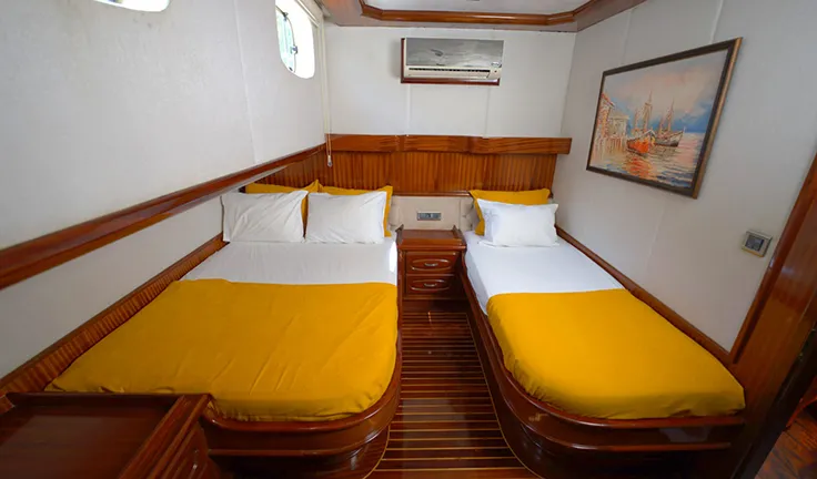LUCE DEL MARE Triple cabin